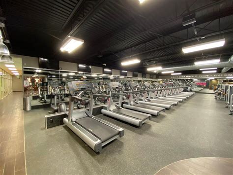 1st floor athletic floor is awesome For the price you you can't beat all the amenities Love the 24 . . Athletica fitness price